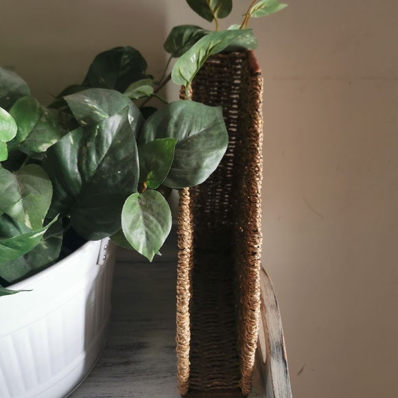 Wicker magazine holder - Picture 2 of 3